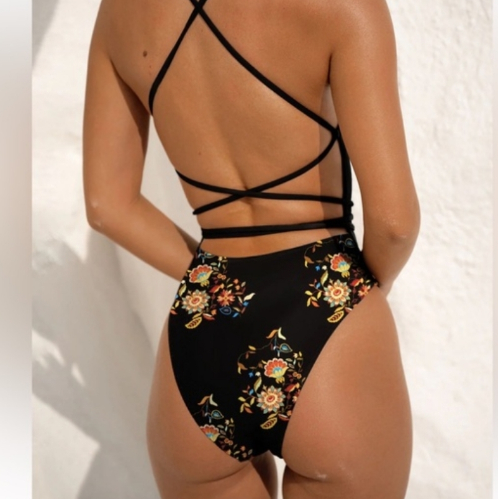 Berlook Floral Cross Back One Piece Swimsuit - Picture 9 of 9